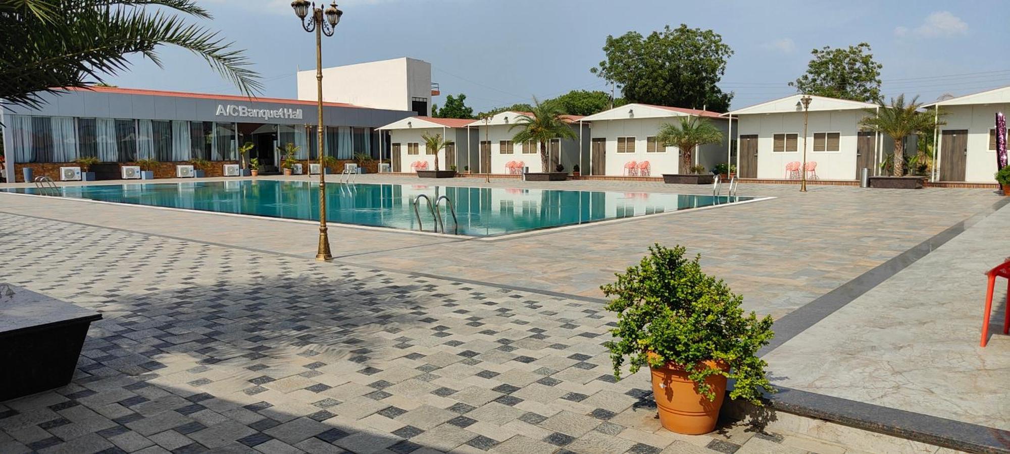 Vss Lawns & Resorts Llp Shahada Exterior photo