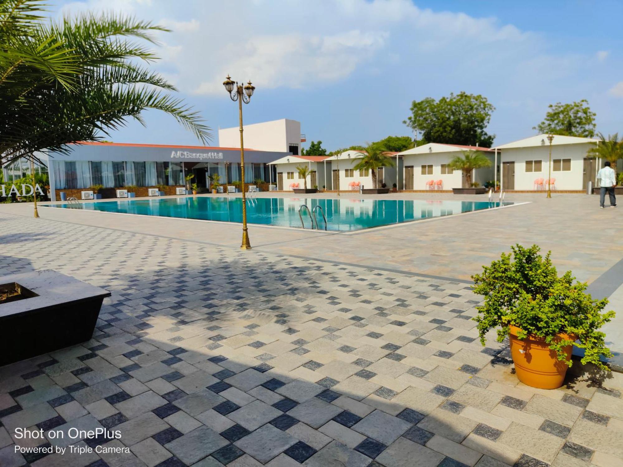 Vss Lawns & Resorts Llp Shahada Exterior photo