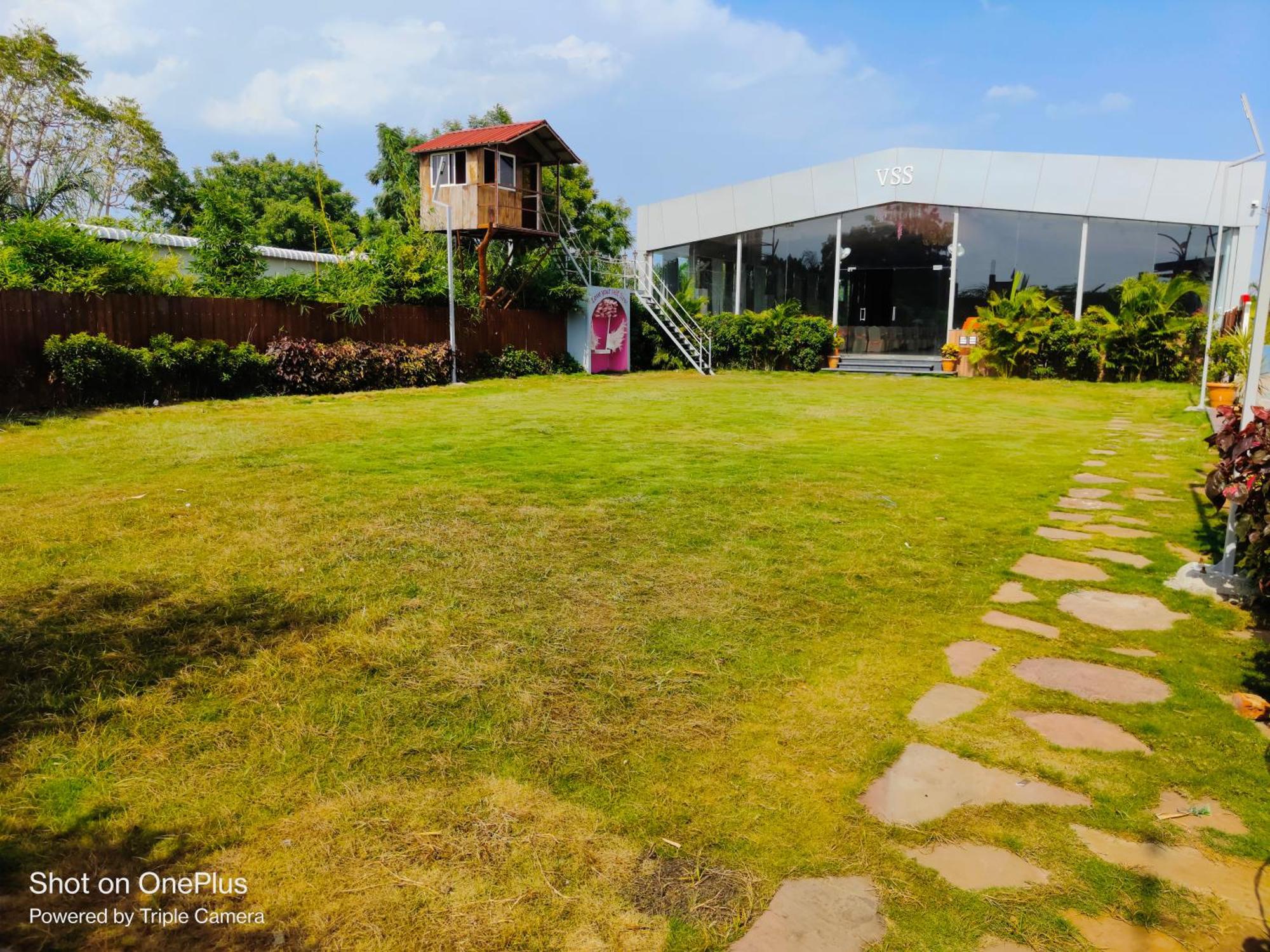 Vss Lawns & Resorts Llp Shahada Exterior photo